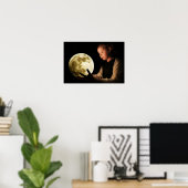 Poster Fille regardant la lune (Bureau à domicile)