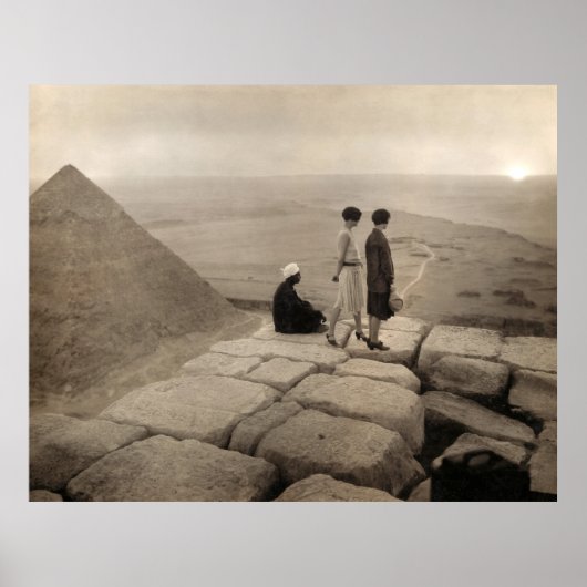 Poster Flapper Girls Sunrise Khufu Pyramid, Égypte 1920 (Devant)