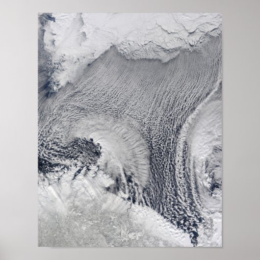 Poster Formes inhabituelles de nuages au-dessus de la mer (Devant)