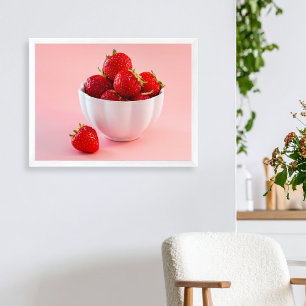 Poster Fraises Rouges Dans Un Bol Blanc Sur Photo Rose