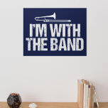 Poster Funny Trombone Je suis avec le groupe<br><div class="desc">Un design geek de bande pour un maître de l'instrument à corne française avec l'expression I'm With The Band. Un grand cadeau d'humour pour la compétition régionale pour la fanfare au lycée.</div>