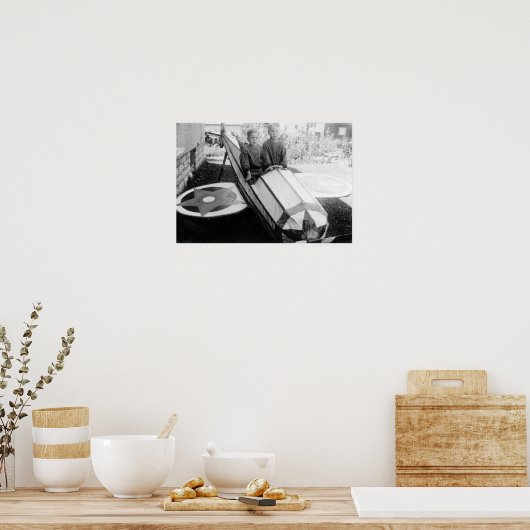 Poster Garçons dans une voiture-boîte à savon (Cuisine)