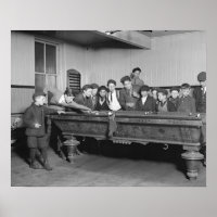 Garçons jouant au billard, 1909. Photo vintage