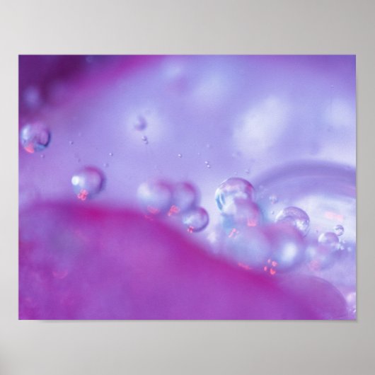 Poster Gouttes de rosée sur un pétale de fleur abstrait. (Devant)