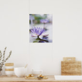 Poster Gros plan d'une nappe d'eau violette flottant sur (Cuisine)