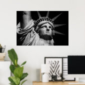 Poster Gros plan en noir et blanc de la statue de la Libe (Bureau à domicile)