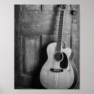 Poster Guitare penchée contre la porte en noir et blanc