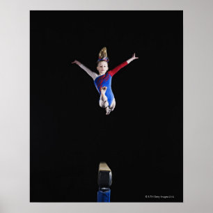 Poster Gymnaste (9-10) sautant sur le faisceau de balance