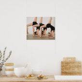 Poster Gymnaste posant à l'envers (Cuisine)