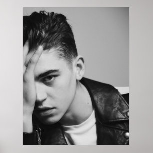 Poster Hero Fiennes Tiffin