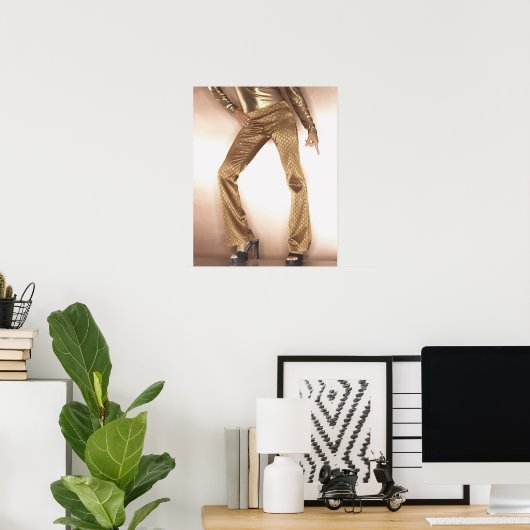 Poster Hip woman in gold disco danser (Bureau à domicile)