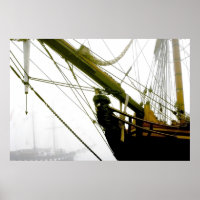 HMS Bounty Tall Ship émerge de l'affiche Mist