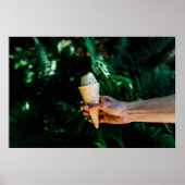 Poster Holding ice cream (Devant)