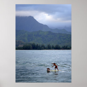 Poster Homme et chien sur un stand up paddle à Hanalei Ba