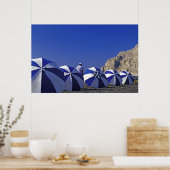 Poster Homme et Parasols de plage, Santorin (Grèce) (Cuisine)