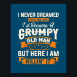 Poster Hommes Je N'Ai Jamais Rêvé Que Je Deviendrais Un V<br><div class="desc">Hommes Je N'Ai Jamais Rêvé Que Je Deviendrais Un Cadeau Grumpy Vieux Grand-Père. Un cadeau parfait pour votre père, maman, papa, hommes, femmes, amis et membres de la famille le jour de Thanksgiving, Noël, Fête des mères, Fête des pères, 4 juillet, 1776 Jour indépendant, Fête des anciens combattants, Fête de...</div>