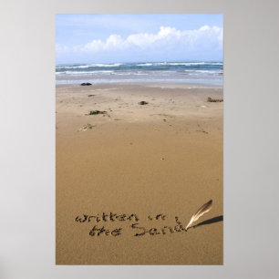 Poster il a écrit dans le sable sur une plage