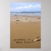 Poster il est écrit dans le sable sur une plage (Devant)