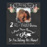 Poster Il m'a volé mon coeur amusant poème Chalkboard Mar<br><div class="desc">Ce panneau mariage amusant présente un poème mignon : Il m'a volé mon coeur ! Deux peuvent jouer à ce jeu. Je dois avoir vengeance, alors je prends son nom ! Le design typographique du tableau noir comprend une photo du couple avec un texte original dans une variété de polices...</div>