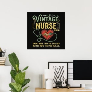 Poster Infirmière vintage sait plus qu'elle ne le dit