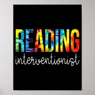 Poster interventionniste en lecture apprécie le tie dye e