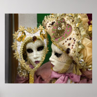 Italie, Venise, île de Burano. Femme habillée en