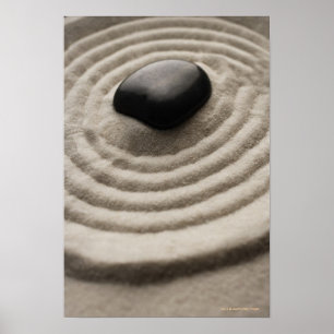 Poster jardin zen avec détail de galets sur sable râpé