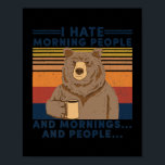 Poster Je Déteste Les Matins, Les Matins Et Les Gens<br><div class="desc">Je Déteste Les Matins Et Les Matins Et Les Gens Cadeaux De Café. Un cadeau parfait pour votre père, maman, papa, hommes, femmes, amis et membres de la famille le jour de Thanksgiving, Noël, Fête des mères, Fête des pères, 4 juillet, 1776 Jour indépendant, Fête des anciens combattants, Fête de...</div>