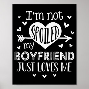 Poster Je ne suis pas gâtée, mon petit ami m'aime juste p