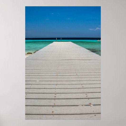 Poster Jetée blanche, plage de sable, océan bleu (Devant)
