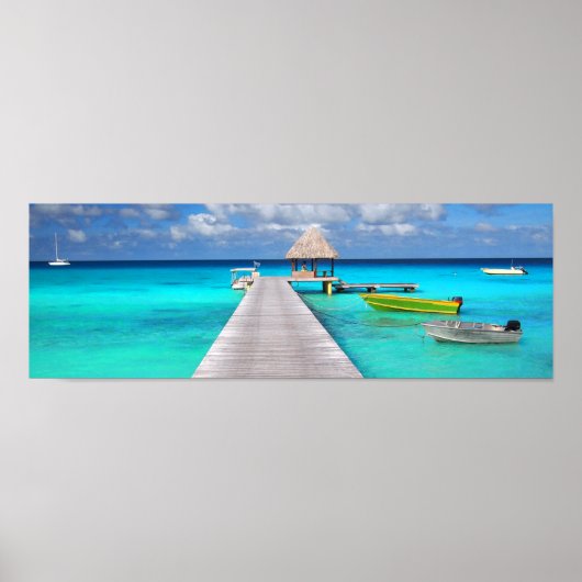 Poster Jetty avec des bateaux dans un lagon tropical (Devant)