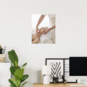 Poster Jeune femme avec massage facial (Bureau à domicile)