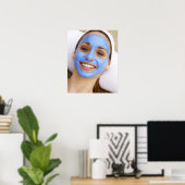 Poster Jeune femme portant un masque facial, souriant, (Bureau à domicile)