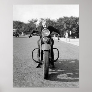 Poster Jeune fille à moto, 1937. Photo ancienne