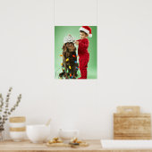 Poster Jeune garçon enveloppant les lumières de Noël auto (Cuisine)