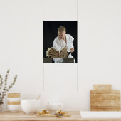 Poster Jeune homme brisant des planches avec un morceau k (Cuisine)