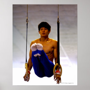Poster Jeune homme pratiquant des anneaux de gymnastique