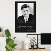 Poster JFK John F. Kennedy Citation Les choses n'arrivent (Bureau à domicile)