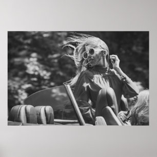 Poster Jolie femme en voiture convertible