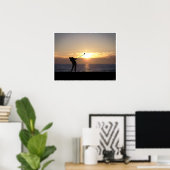 Poster Jouer Au Golf Au Coucher Du Soleil (Bureau à domicile)