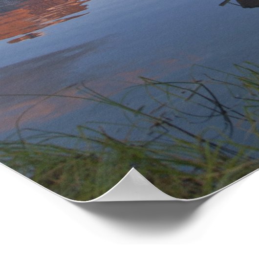 Poster Kayak en bois dans le lac Swiftcurrent au lever du (Coin)