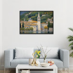 Poster Kirche Cassone Gustav Klimt Peinture captivante<br><div class="desc">Immergez-vous dans la beauté captivante de Kirche Cassone,  une remarquable peinture paysagère de Gustav Klimt. Cette oeuvre d'art capte magnifiquement l'essence de la nature,  avec ses éléments de verdure et d'architecture luxuriants. Ajoutez une touche d'élégance à votre espace avec cette pièce extraordinaire.</div>