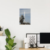 Poster La fusée Ares I-X est vue sur la rampe de lancemen (Bureau à domicile)