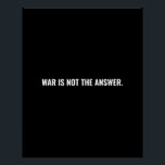 Poster La guerre n'est pas la réponse noir blanc texte an<br><div class="desc">La guerre n'est pas la réponse en noir et blanc texte minimaliste simple gras affiche / signe de protestation anti-guerre. Texte blanc entièrement personnalisable sur arrière - plan noir. Conflit Moyen-Orient / Gaza.</div>