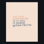 Poster La Même Lumière - Citation Encourageante Inspirant<br><div class="desc">"LA MÊME LUMIÈRE QUE VOUS VOYEZ DANS D'AUTRES EST EN TRAIN DE VOUS, AUSSI." - MHN (Morgan Harper Nichols)</div>