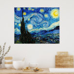 Poster La nuit étoilée par Vincent Van Gogh<br><div class="desc">Le tableau est dominé par un ciel nocturne rempli d'étoiles et de lune. Il occupe les trois quarts de l'image et semble turbulent, voire agité, avec des motifs intensément tourbillonnants qui semblent rouler à travers sa surface comme des vagues. Il est tapissé d'orbes brillantes, dont la lune du croissant à...</div>