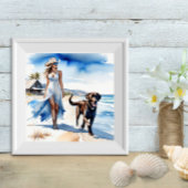 Poster La petite fille côtière avec un chien sur la plage
