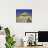 Poster La pyramide des pas à Saqqara, l'une des plus anci (Bureau à domicile)