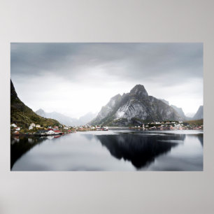 POSTER LAC ENTOURÉ DE MAISONS ET DE MONTAGNES
