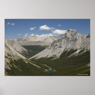 Poster Lac mountain dans une vallée avec le ciel bleu